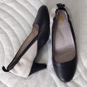 Betabrand Origami Pump NWOT - Tuxedo
